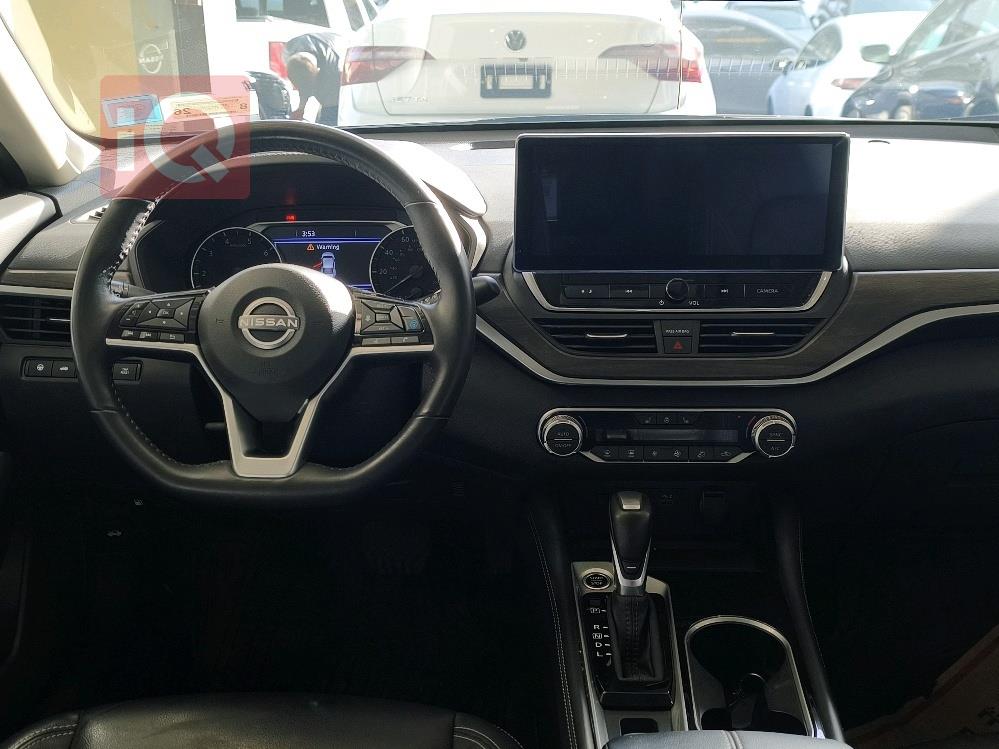 نيسان ألتيما